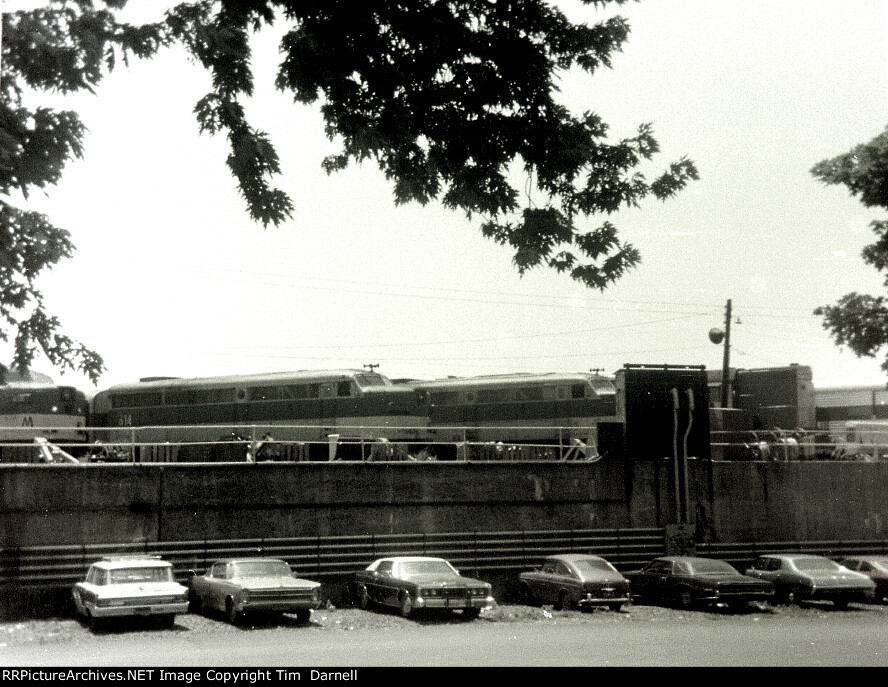 LI 617, 614, plus another and a C420 wait for rush hour assignments